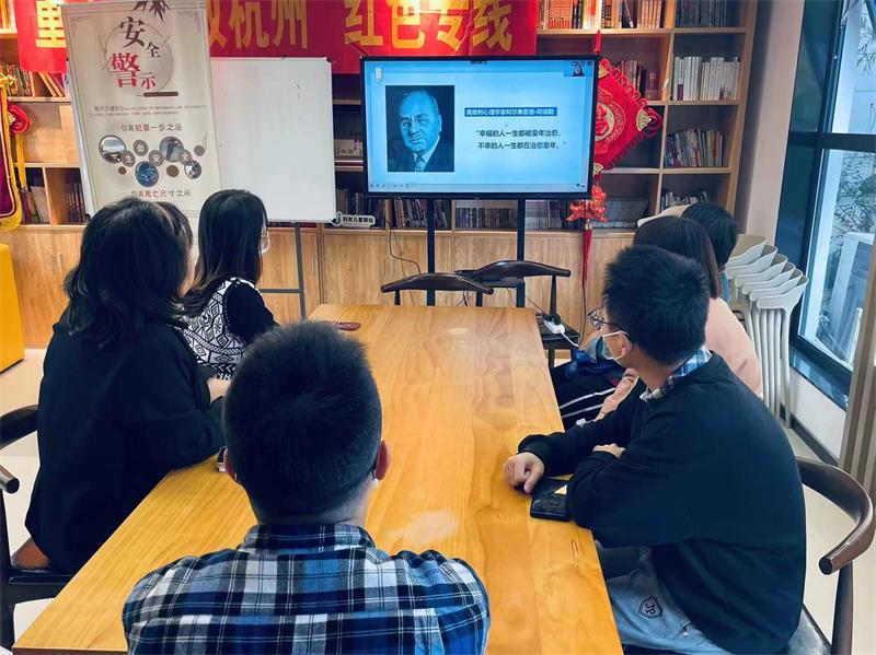 日本色情片
家庭教育研究院巾帼文明岗教育行